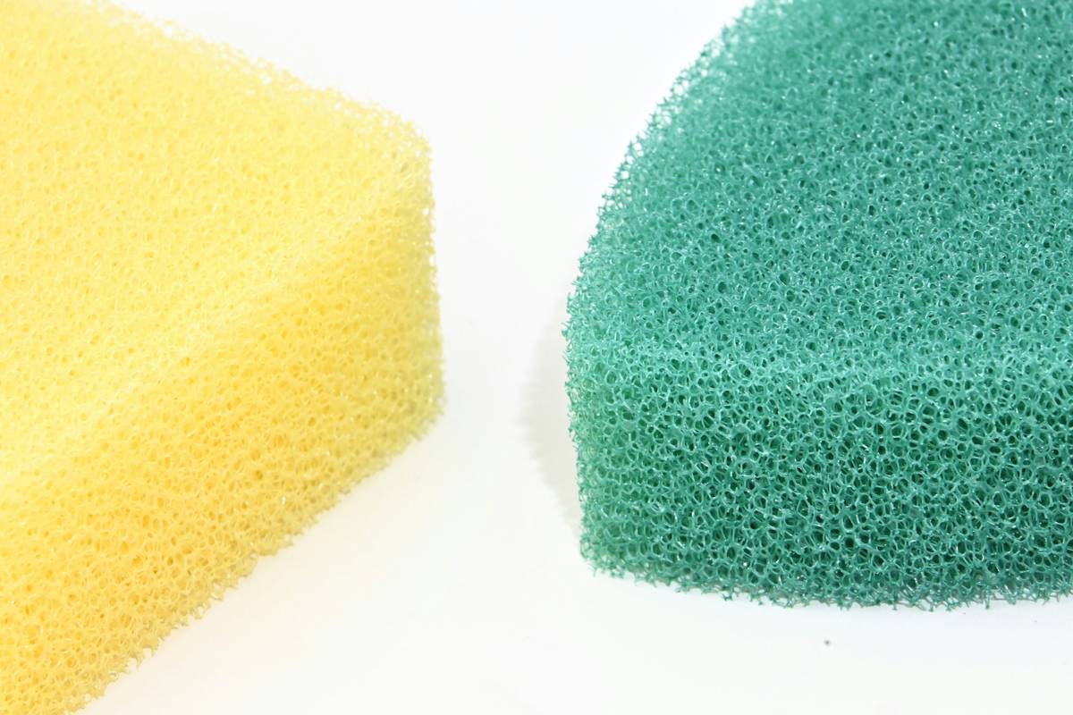 Side-by-side comparison of wet vs properly dried biodegradable sponges demonstrating how to dry sponges correctly
